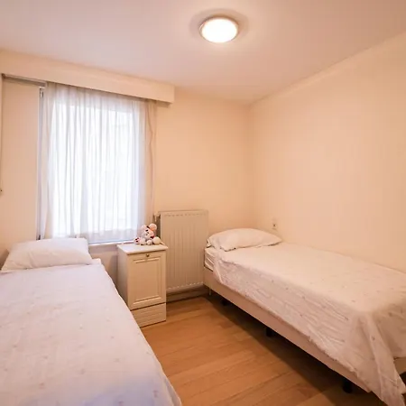 Cosy Large Apartment Near The Beach In Knokke アパート