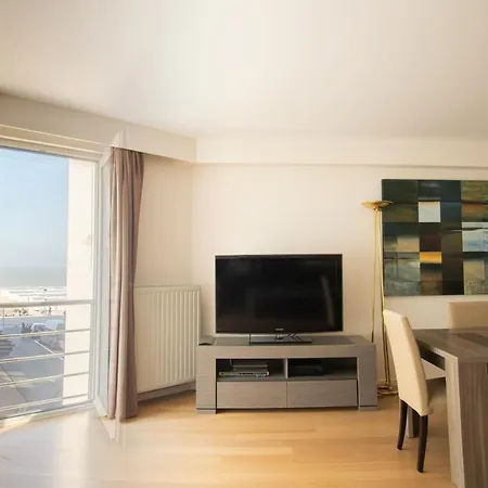 Cosy Large Apartment Near The Beach In Knokke *